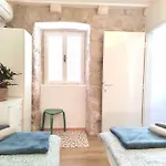 דירה 3 Bedroom House In Old Town *
