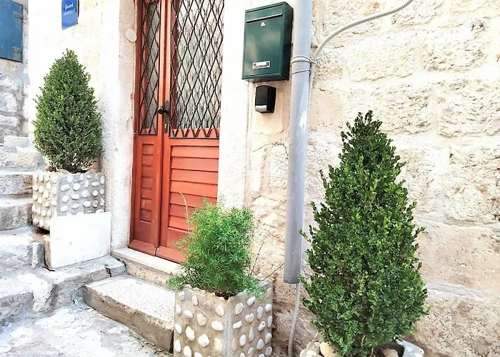 3 Bedroom House In Old Town Appartamento *