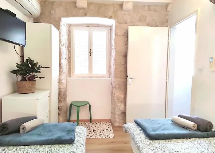 Appartamento 3 Bedroom House In Old Town *