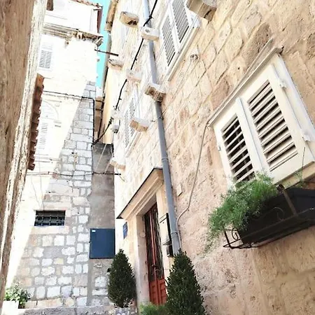 Appartamento 3 Bedroom House In Old Town *