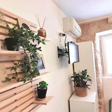 3 Bedroom House In Old Town *