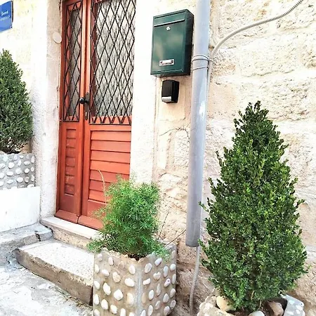 3 Bedroom House In Old Town Apartment *