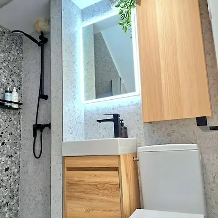 3 Bedroom House In Old Town *