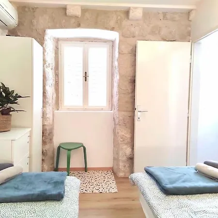 Apartment 3 Bedroom House In Old Town *