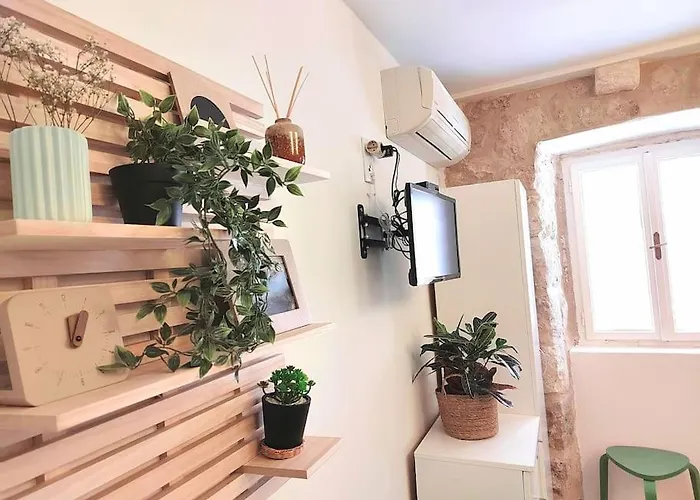 3 Bedroom House In Old Town *