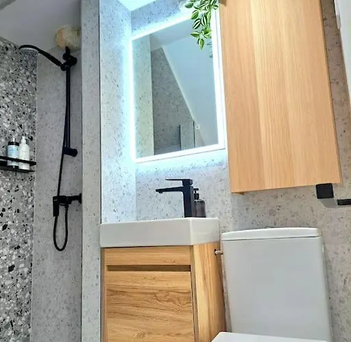 3 Bedroom House In Old Town *